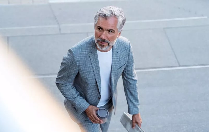 Who can I contact to get financial advice ? Switzerland